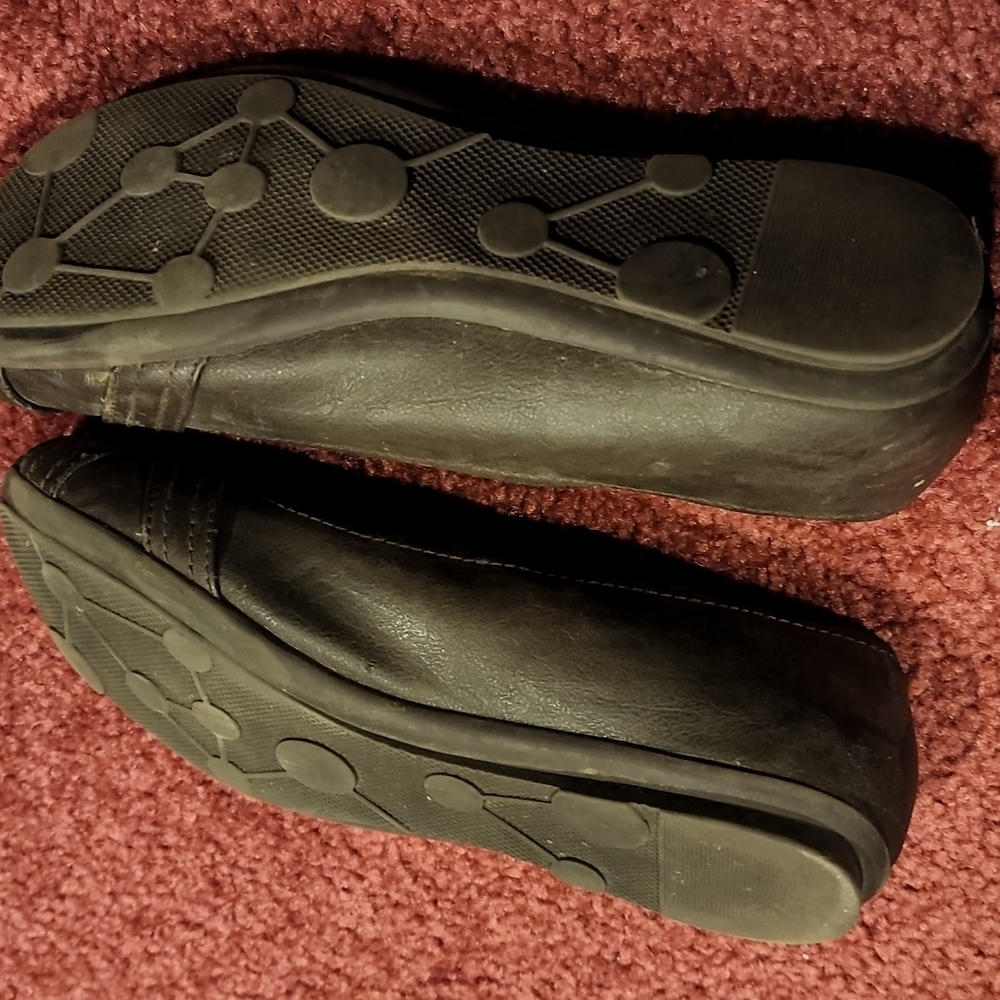 Flats - Picture 2 of 4